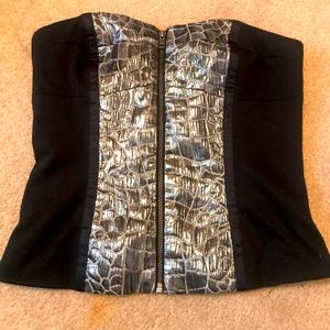 Strapless eye-catching top